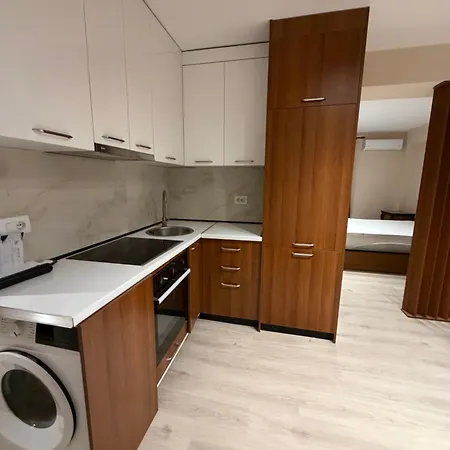 Aj - Extended Apartment Tirana